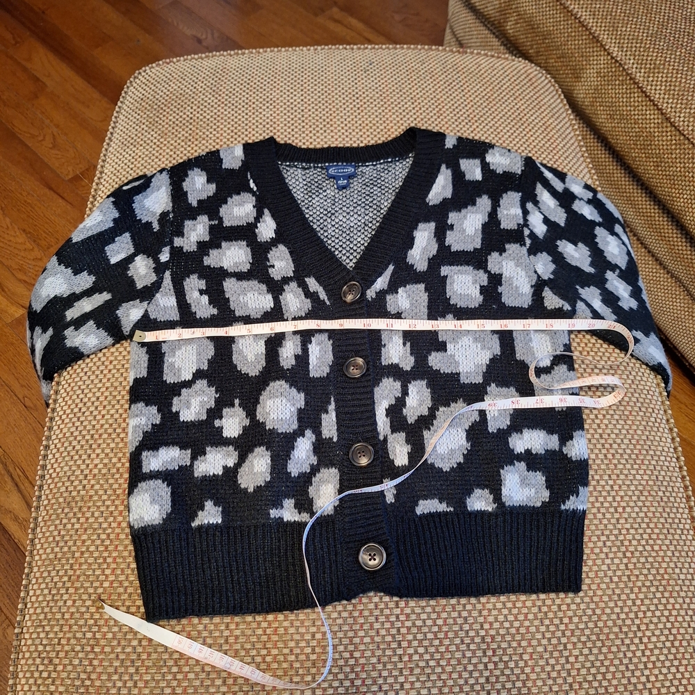Scoop Stylish Black Gray and White Patterned Cropped Cardigan Bundle 3/$15 - Picture 4 of 11